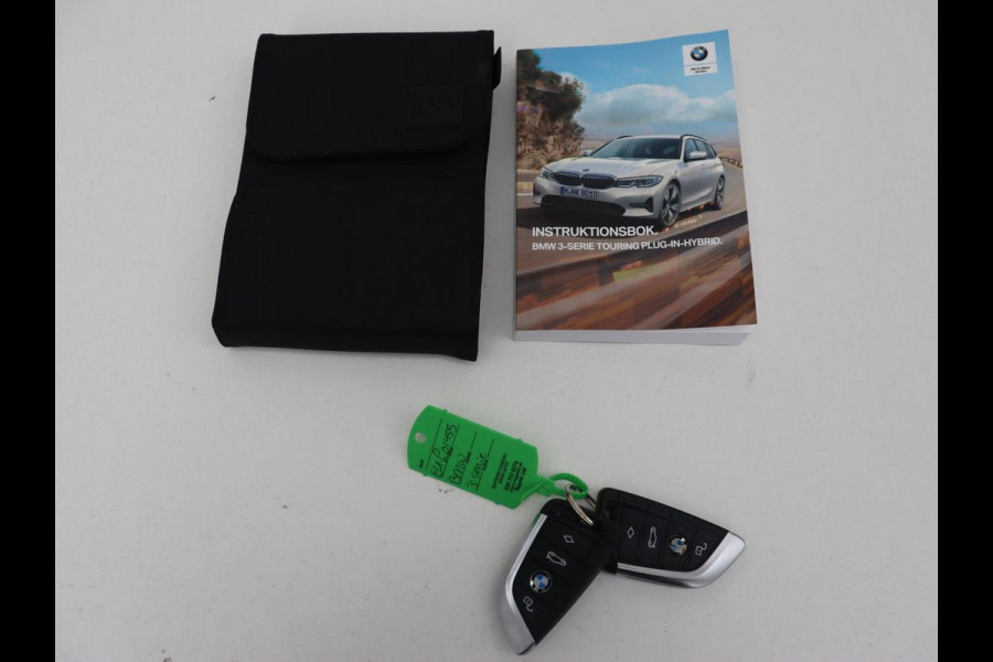 BMW 3 Serie Touring 330e | Trekhaak | Half Leder | Stoel & Stuurverwarming | Sfeerverlichting | Carplay | Sportstoelen | Navigatie | Cruise Control | Parkeerhulp | Live Cockpit | PHEV | Plug In BMW 3 Serie Touring 330e | Trekhaak | Half Leder | Stoel & Stuurverwarming | Sfeerverlichting | Carplay | Sportstoelen | Navigatie | Cruise Control | Parkeerhulp | Live Cockpit | PHEV | Plug In