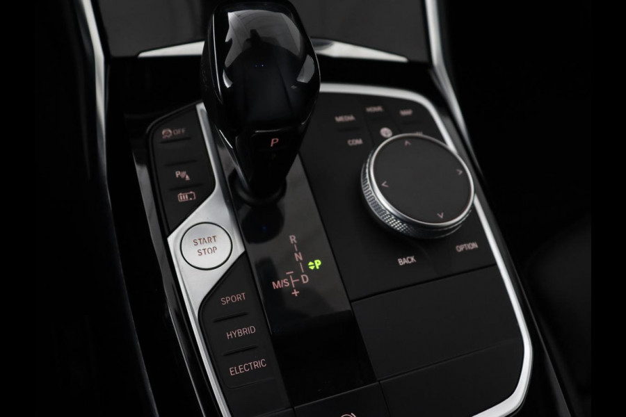 BMW 3 Serie Touring 330e | Trekhaak | Half Leder | Stoel & Stuurverwarming | Sfeerverlichting | Carplay | Sportstoelen | Navigatie | Cruise Control | Parkeerhulp | Live Cockpit | PHEV | Plug In BMW 3 Serie Touring 330e | Trekhaak | Half Leder | Stoel & Stuurverwarming | Sfeerverlichting | Carplay | Sportstoelen | Navigatie | Cruise Control | Parkeerhulp | Live Cockpit | PHEV | Plug In