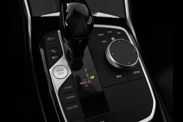 BMW 3 Serie Touring 330e | Trekhaak | Half Leder | Stoel & Stuurverwarming | Sfeerverlichting | Carplay | Sportstoelen | Navigatie | Cruise Control | Parkeerhulp | Live Cockpit | PHEV | Plug In BMW 3 Serie Touring 330e | Trekhaak | Half Leder | Stoel & Stuurverwarming | Sfeerverlichting | Carplay | Sportstoelen | Navigatie | Cruise Control | Parkeerhulp | Live Cockpit | PHEV | Plug In