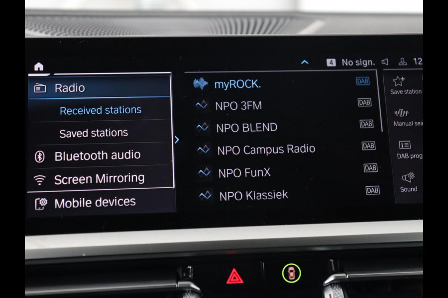 BMW 3 Serie Touring 330e | Trekhaak | Half Leder | Stoel & Stuurverwarming | Sfeerverlichting | Carplay | Sportstoelen | Navigatie | Cruise Control | Parkeerhulp | Live Cockpit | PHEV | Plug In BMW 3 Serie Touring 330e | Trekhaak | Half Leder | Stoel & Stuurverwarming | Sfeerverlichting | Carplay | Sportstoelen | Navigatie | Cruise Control | Parkeerhulp | Live Cockpit | PHEV | Plug In