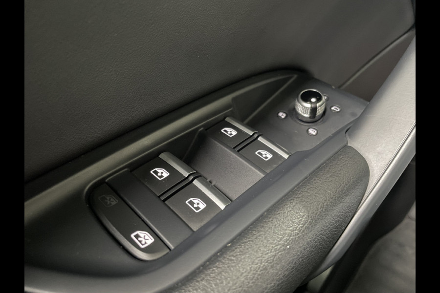 Audi Q5 50 TFSI e S edition Automaat / Panorama dak / trekhaak Audi Q5 50 TFSI e S edition Automaat / Panorama dak / trekhaak