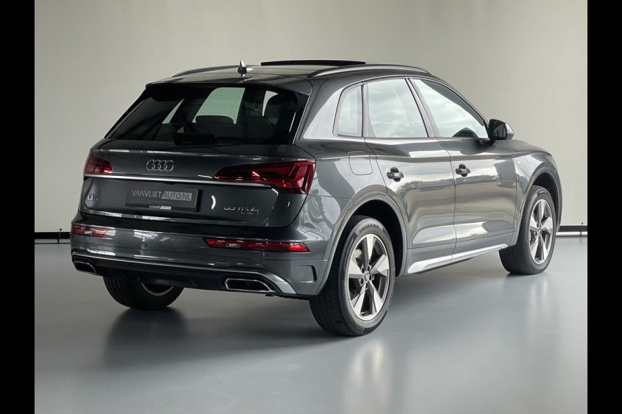 Audi Q5 50 TFSI e S edition Automaat / Panorama dak / trekhaak Audi Q5 50 TFSI e S edition Automaat / Panorama dak / trekhaak