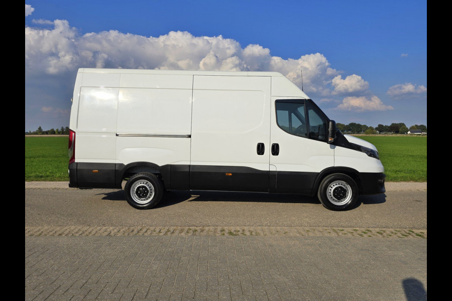 Iveco Daily 35S14V 2.3 352L H2 L2L H2 - 140 Pk - Euro 6 - Airco - Cruise Control Iveco Daily 35S14V 2.3 352L H2 L2L H2 - 140 Pk - Euro 6 - Airco - Cruise Control