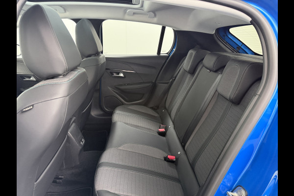 Peugeot e-208 EV Allure 50kWh Pano-dak Adaptieve Cruise Control 360°Camera Navi Ecc Stoelverwarming Apple Carplay Android Auto DAB+ Lane Assist Keyless Led Pdc 1e Eigenaar 100% Dealeronderhouden Origineel Nederlandse Auto