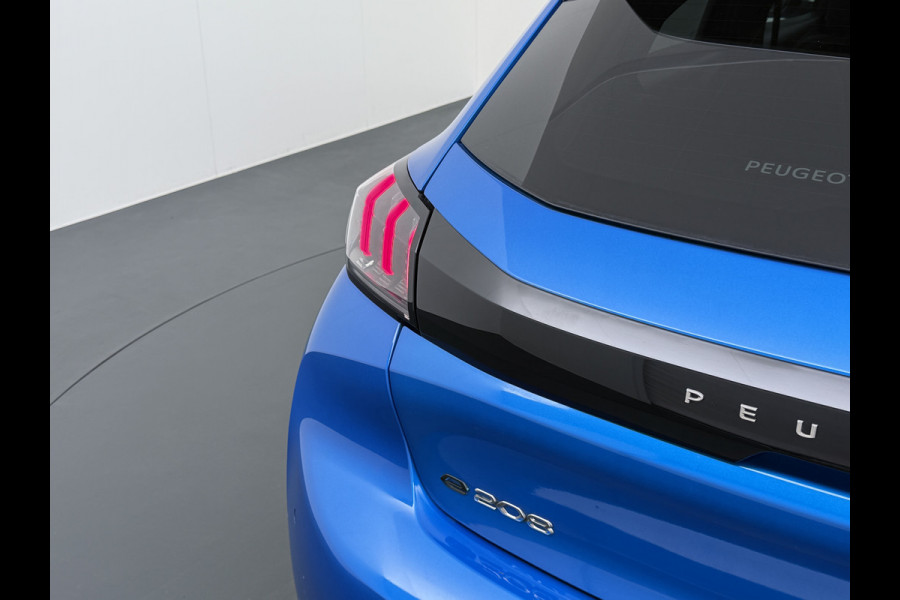 Peugeot e-208 EV Allure 50kWh Pano-dak Adaptieve Cruise Control 360°Camera Navi Ecc Stoelverwarming Apple Carplay Android Auto DAB+ Lane Assist Keyless Led Pdc 1e Eigenaar 100% Dealeronderhouden Origineel Nederlandse Auto