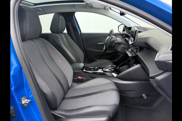 Peugeot e-208 EV Allure 50kWh Pano-dak Adaptieve Cruise Control 360°Camera Navi Ecc Stoelverwarming Apple Carplay Android Auto DAB+ Lane Assist Keyless Led Pdc 1e Eigenaar 100% Dealeronderhouden Origineel Nederlandse Auto