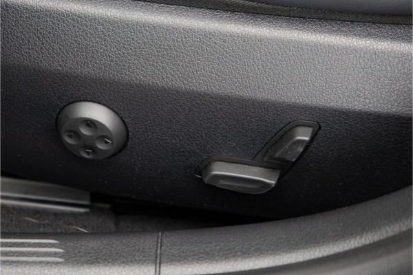 Mercedes-Benz C-Klasse Estate 200 AMG Nightpakket, pano, Camera, 19" ,Carplay, 2022 Mercedes-Benz C-Klasse Estate 200 AMG Nightpakket, pano, Camera, 19" ,Carplay, 2022