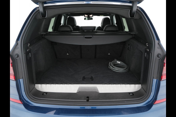 BMW X3 xDrive30e M-Sportpack Business Edition Plus (INCL-BTW) *PANO | LUXURY-LEATHER | FULL-LED | DIGI-COCKPIT | HIFI-SOUND | CARPLAY | DAB+ | HEATED-SPORTSEATS | AMBIENT-LIGHT | PRIVACY-GLASS | SHIFT-PADDLES | TOWBAR | 19''ALU*