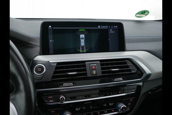 BMW X3 xDrive30e M-Sportpack Business Edition Plus (INCL-BTW) *PANO | LUXURY-LEATHER | FULL-LED | DIGI-COCKPIT | HIFI-SOUND | CARPLAY | DAB+ | HEATED-SPORTSEATS | AMBIENT-LIGHT | PRIVACY-GLASS | SHIFT-PADDLES | TOWBAR | 19''ALU*