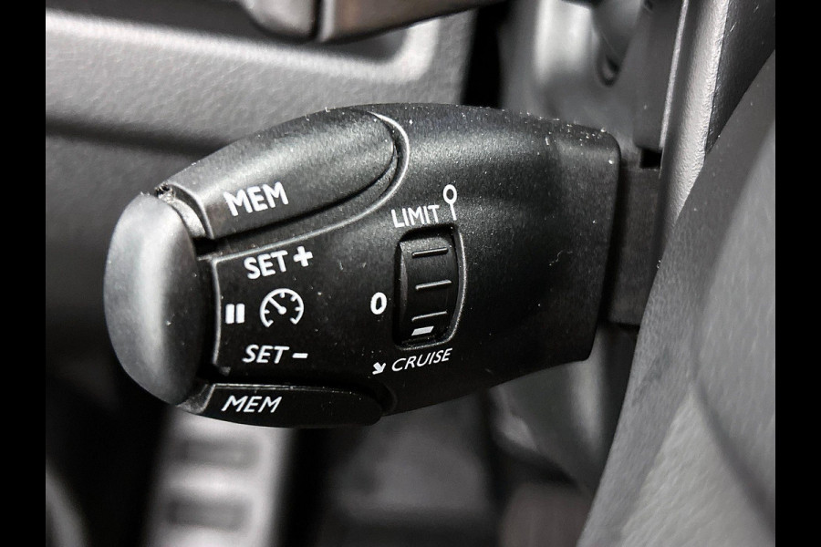 Peugeot Expert 2.0 BlueHDI 180 Long Premium Dubbele Cabine Automaat Airco Bluetooth LM Velgen Look pakket Peugeot Expert 2.0 BlueHDI 180 Long Premium Dubbele Cabine Automaat Airco Bluetooth LM Velgen Look pakket