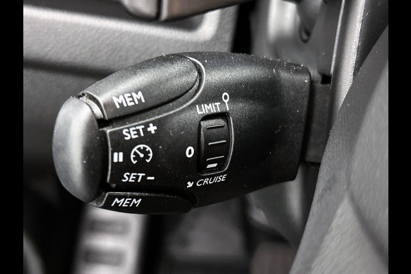 Peugeot Expert 2.0 BlueHDI 180 Long Premium Dubbele Cabine Automaat Airco Bluetooth LM Velgen Look pakket Peugeot Expert 2.0 BlueHDI 180 Long Premium Dubbele Cabine Automaat Airco Bluetooth LM Velgen Look pakket