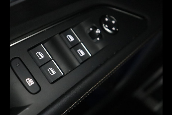 Peugeot 3008 1.6 HYbrid 225 GT | Adaptive cruise | FOCAL Sound | Trekhaak | Leder/Alcantara | Carplay | Camera | Sfeerverlichting | Navigatie | Digital Cockpit | PHEV | Plug In Peugeot 3008 1.6 HYbrid 225 GT | Adaptive cruise | FOCAL Sound | Trekhaak | Leder/Alcantara | Carplay | Camera | Sfeerverlichting | Navigatie | Digital Cockpit | PHEV | Plug In