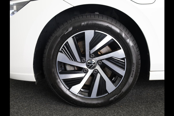 Volkswagen Golf 1.4 eHybrid Style 204 pk Automaat (DSG) | Navigatie | Panoramadak | Parkeersensoren | Adaptieve cruise control | Stoelverwarming | Volkswagen Golf 1.4 eHybrid Style 204 pk Automaat (DSG) | Navigatie | Panoramadak | Parkeersensoren | Adaptieve cruise control | Stoelverwarming |