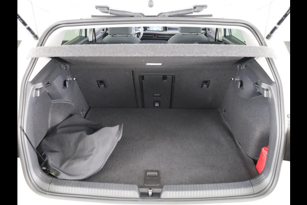 Volkswagen Golf 1.4 eHybrid Style 204 pk Automaat (DSG) | Navigatie | Panoramadak | Parkeersensoren | Adaptieve cruise control | Stoelverwarming | Volkswagen Golf 1.4 eHybrid Style 204 pk Automaat (DSG) | Navigatie | Panoramadak | Parkeersensoren | Adaptieve cruise control | Stoelverwarming |
