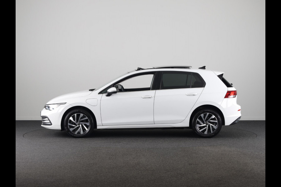 Volkswagen Golf 1.4 eHybrid Style 204 pk Automaat (DSG) | Navigatie | Panoramadak | Parkeersensoren | Adaptieve cruise control | Stoelverwarming | Volkswagen Golf 1.4 eHybrid Style 204 pk Automaat (DSG) | Navigatie | Panoramadak | Parkeersensoren | Adaptieve cruise control | Stoelverwarming |