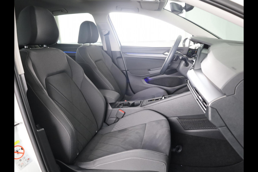 Volkswagen Golf 1.4 eHybrid Style 204 pk Automaat (DSG) | Navigatie | Panoramadak | Parkeersensoren | Adaptieve cruise control | Stoelverwarming | Volkswagen Golf 1.4 eHybrid Style 204 pk Automaat (DSG) | Navigatie | Panoramadak | Parkeersensoren | Adaptieve cruise control | Stoelverwarming |