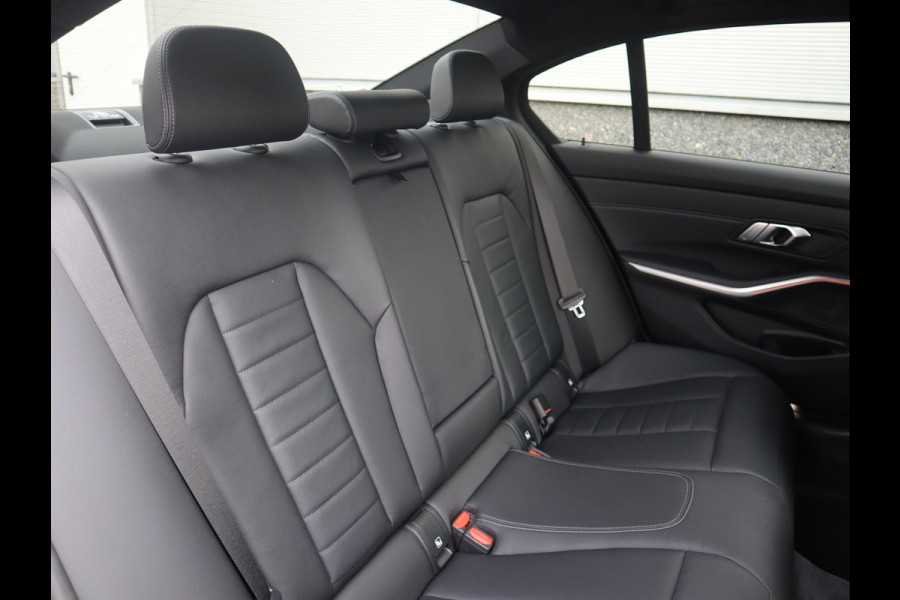 BMW 3-serie M-Sport 19inch / SOH91% / Glazen dak / HiFi / 50 Jahre / Camera / M Performance