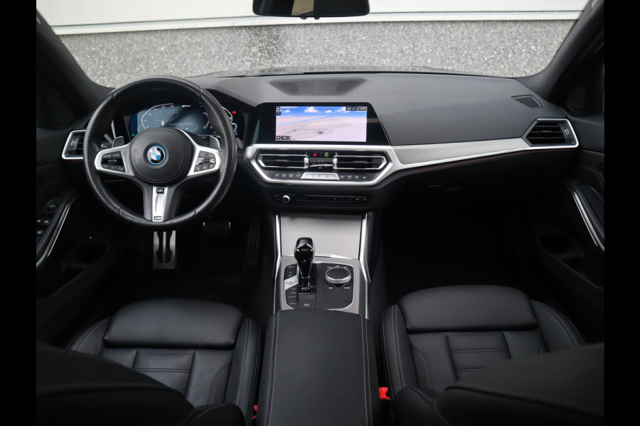 BMW 3-serie M-Sport 19inch / SOH91% / Glazen dak / HiFi / 50 Jahre / Camera / M Performance