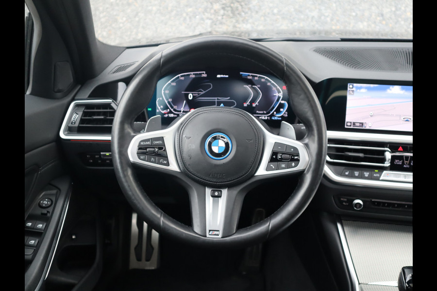BMW 3-serie M-Sport 19inch / SOH91% / Glazen dak / HiFi / 50 Jahre / Camera / M Performance