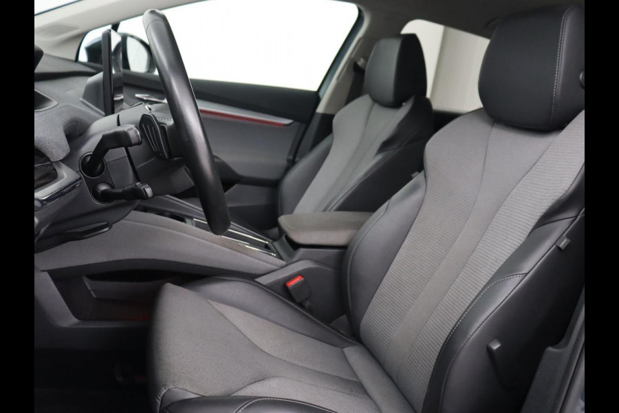 Škoda ENYAQ iV 60 | Trekhaak | Adaptive cruise | Camera | Keyless | Stuurverwarming | Half leder | 19'' | Carplay | Navigatie | Digital Cockpit | Full LED | File Assistent | Parkeerhulp