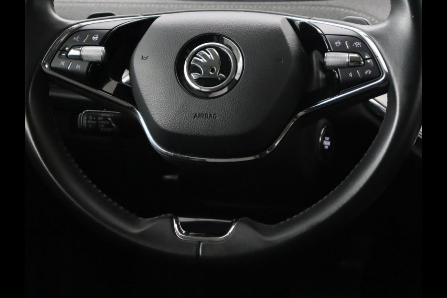 Škoda ENYAQ iV 60 | Trekhaak | Adaptive cruise | Camera | Keyless | Stuurverwarming | Half leder | 19'' | Carplay | Navigatie | Digital Cockpit | Full LED | File Assistent | Parkeerhulp