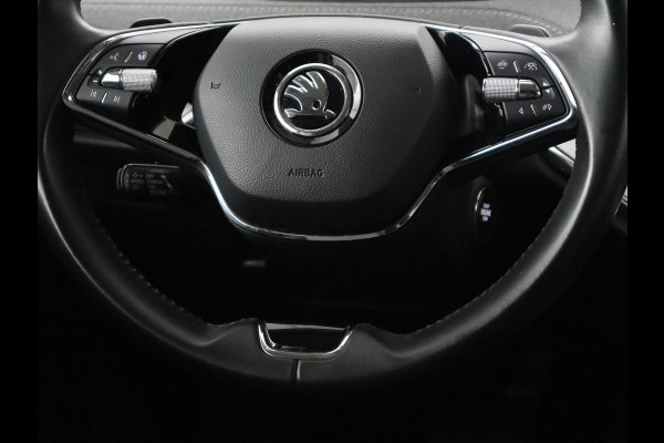 Škoda ENYAQ iV 60 | Trekhaak | Adaptive cruise | Camera | Keyless | Stuurverwarming | Half leder | 19'' | Carplay | Navigatie | Digital Cockpit | Full LED | File Assistent | Parkeerhulp