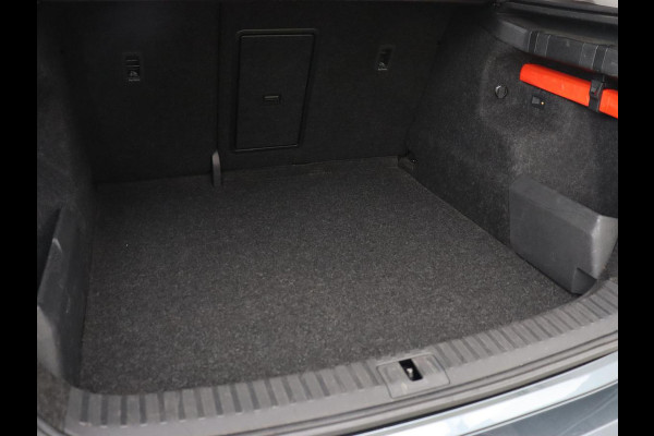 Škoda ENYAQ iV 60 | Trekhaak | Adaptive cruise | Camera | Keyless | Stuurverwarming | Half leder | 19'' | Carplay | Navigatie | Digital Cockpit | Full LED | File Assistent | Parkeerhulp