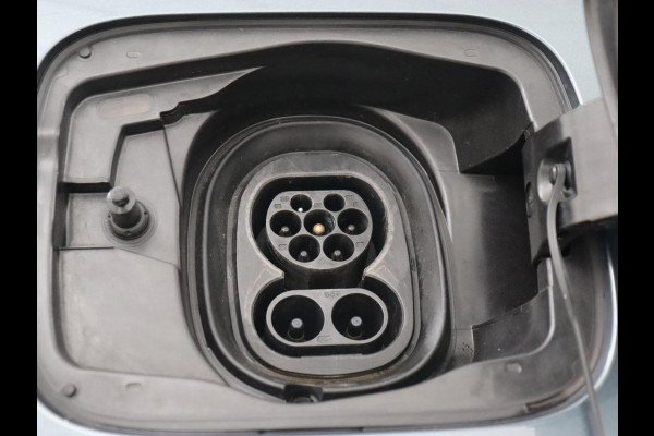 Škoda ENYAQ iV 60 | Trekhaak | Adaptive cruise | Camera | Keyless | Stuurverwarming | Half leder | 19'' | Carplay | Navigatie | Digital Cockpit | Full LED | File Assistent | Parkeerhulp