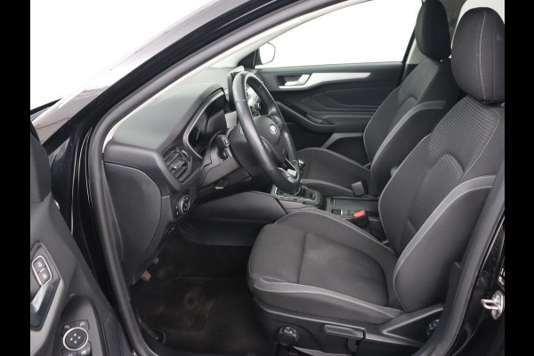 Ford Focus 1.5 EcoBoost Titanium | Trekhaak | Stoel & stuurverwarming | Camera | Carplay | Navigatie | Keyless | Full LED | Cruise control