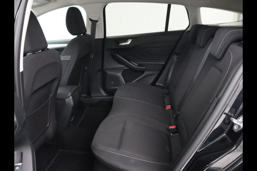 Ford Focus 1.5 EcoBoost Titanium | Trekhaak | Stoel & stuurverwarming | Camera | Carplay | Navigatie | Keyless | Full LED | Cruise control