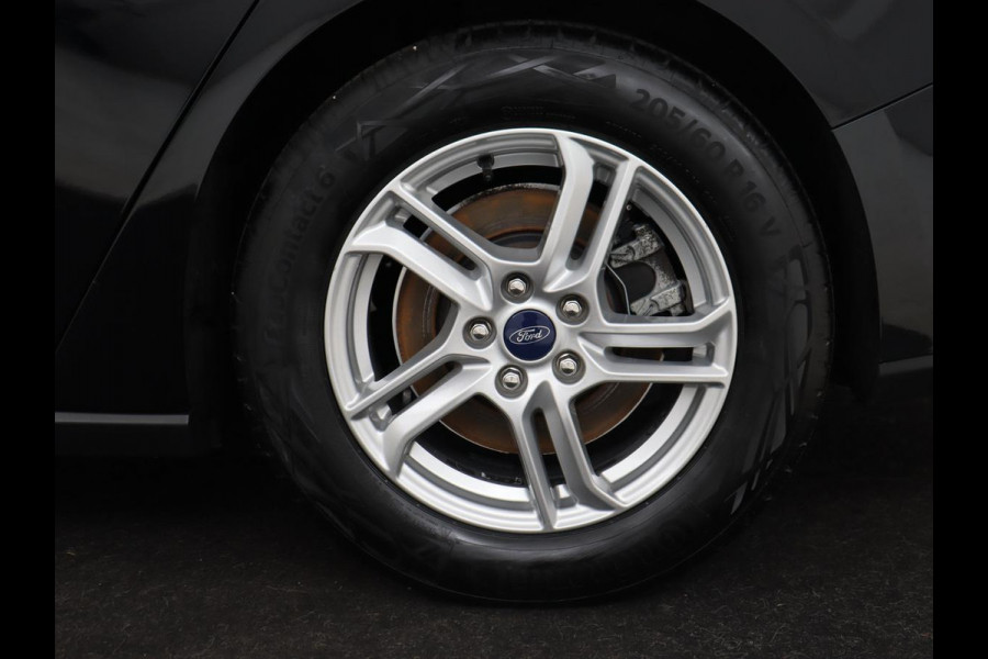 Ford Focus 1.5 EcoBoost Titanium | Trekhaak | Stoel & stuurverwarming | Camera | Carplay | Navigatie | Keyless | Full LED | Cruise control