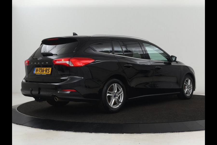 Ford Focus 1.5 EcoBoost Titanium | Trekhaak | Stoel & stuurverwarming | Camera | Carplay | Navigatie | Keyless | Full LED | Cruise control