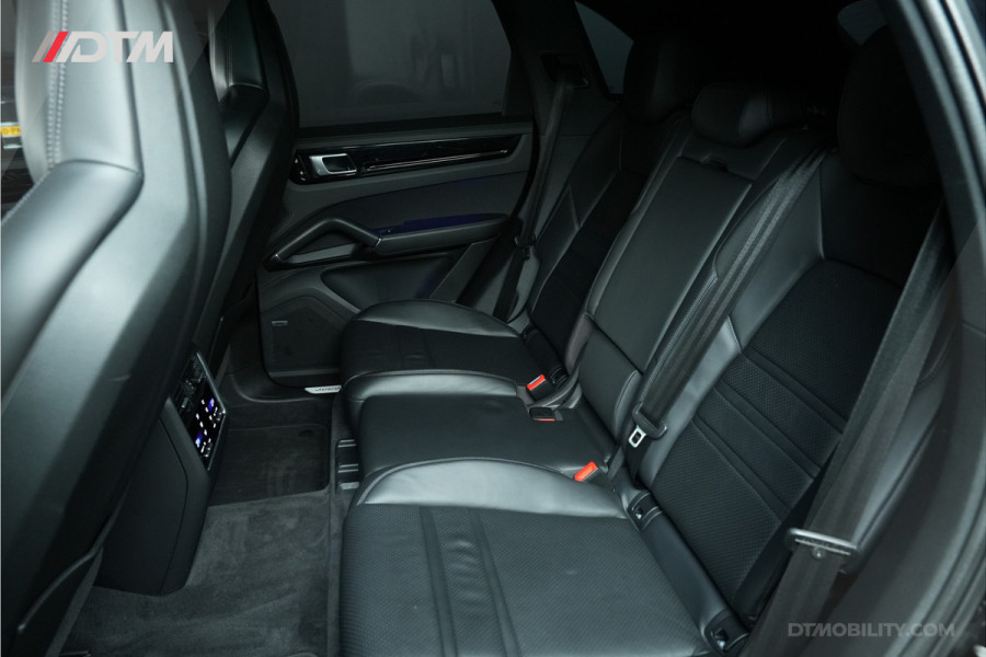 Porsche Cayenne 3.0 E-Hybrid | Sport Design & Chrono | | Panoramadak | ACC | Achterasbesturing