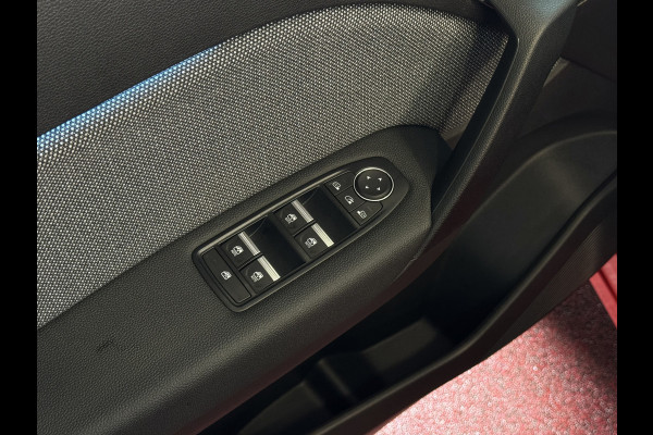 Renault Captur 1.3 160 PK 4 CIL CAMERA 18''LMV STOEL/STUUR .VERW PURE VISION LED 10'' R-LINK NAVI 2025 EDC-automaat (Efficiënt Dual Clutch) 7 Versnellingen 1200KG Trekgewicht