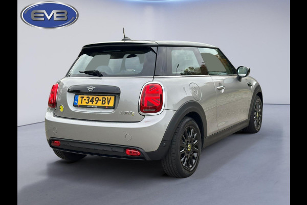 MINI Mini Electric CAMDEN automaat 33 kWh, 12912 km, 1/2 lederen sportinterieur, stoelverwarming, 1 e eigenaar, nl auto met nap MINI Mini Electric CAMDEN automaat 33 kWh, 12912 km, 1/2 lederen sportinterieur, stoelverwarming, 1 e eigenaar, nl auto met nap