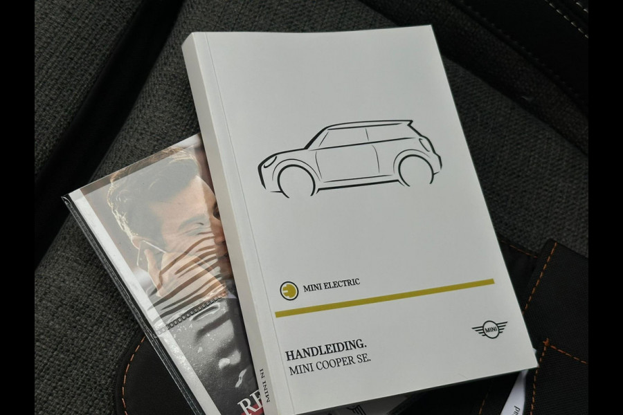 MINI Mini Electric CAMDEN automaat 33 kWh, 12912 km, 1/2 lederen sportinterieur, stoelverwarming, 1 e eigenaar, nl auto met nap MINI Mini Electric CAMDEN automaat 33 kWh, 12912 km, 1/2 lederen sportinterieur, stoelverwarming, 1 e eigenaar, nl auto met nap