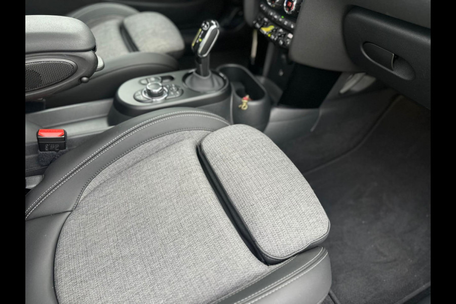 MINI Mini Electric CAMDEN automaat 33 kWh, 12912 km, 1/2 lederen sportinterieur, stoelverwarming, 1 e eigenaar, nl auto met nap MINI Mini Electric CAMDEN automaat 33 kWh, 12912 km, 1/2 lederen sportinterieur, stoelverwarming, 1 e eigenaar, nl auto met nap