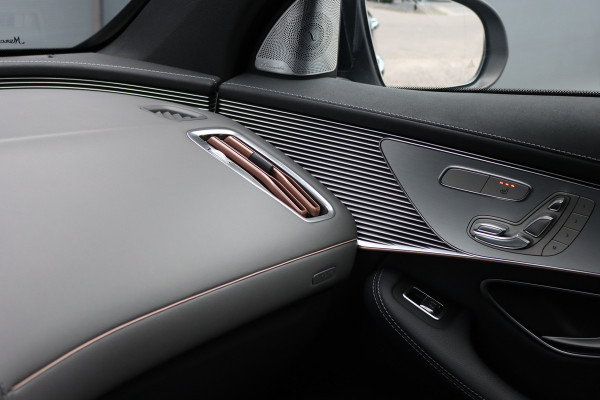 Mercedes-Benz EQC 400 4MATIC Premium+ AMG Line 80 kWh | 30.500,- ex BTW | Schuifdak | Distronic+ | Burmester | Memory | Parfumering | Keyless Go | Surround Camera | HUD | Multibeam LED |