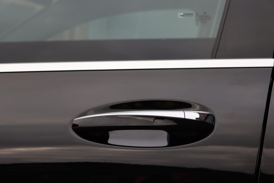 Mercedes-Benz EQC 400 4MATIC Premium+ AMG Line 80 kWh | 30.500,- ex BTW | Schuifdak | Distronic+ | Burmester | Memory | Parfumering | Keyless Go | Surround Camera | HUD | Multibeam LED |