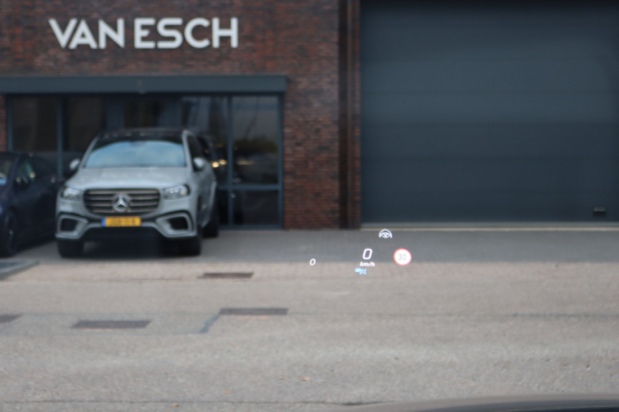 Mercedes-Benz EQC 400 4MATIC Premium+ AMG Line 80 kWh | 30.500,- ex BTW | Schuifdak | Distronic+ | Burmester | Memory | Parfumering | Keyless Go | Surround Camera | HUD | Multibeam LED |