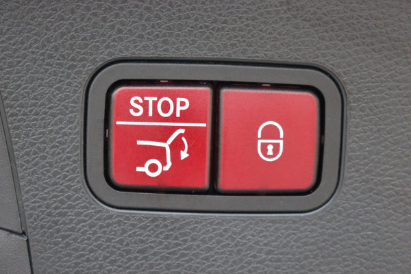 Mercedes-Benz EQC 400 4MATIC Premium+ AMG Line 80 kWh | 30.500,- ex BTW | Schuifdak | Distronic+ | Burmester | Memory | Parfumering | Keyless Go | Surround Camera | HUD | Multibeam LED |