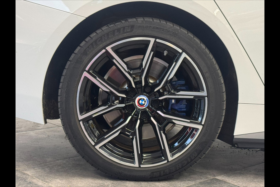 BMW i4 M50 High Executive 84 kWh ACC 360 Camera schuifkanteldak H&K 544PK NL Auto BMW i4 M50 High Executive 84 kWh ACC 360 Camera schuifkanteldak H&K 544PK NL Auto