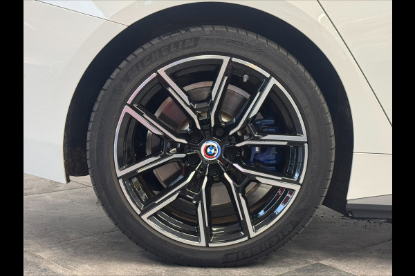 BMW i4 M50 High Executive 84 kWh ACC 360 Camera schuifkanteldak H&K 544PK NL Auto BMW i4 M50 High Executive 84 kWh ACC 360 Camera schuifkanteldak H&K 544PK NL Auto