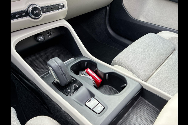 Volvo XC40 1.5 T5 Recharge Inscription 261pk! | SkyRoof | Park Assist | 18" Lm-Velgen | Stoelverwarming | Carplay Android Auto Volvo XC40 1.5 T5 Recharge Inscription 261pk! | SkyRoof | Park Assist | 18" Lm-Velgen | Stoelverwarming | Carplay Android Auto