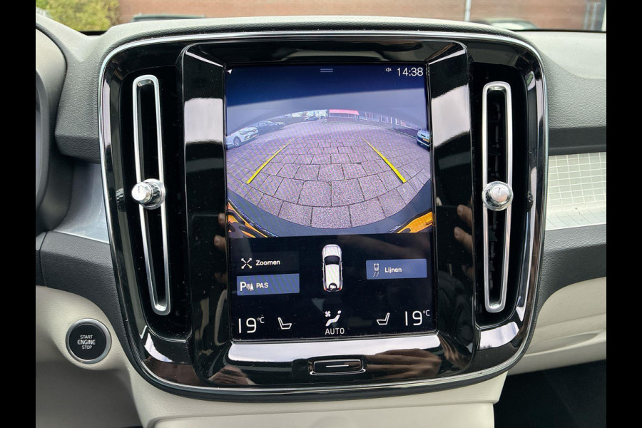 Volvo XC40 1.5 T5 Recharge Inscription 261pk! | SkyRoof | Park Assist | 18" Lm-Velgen | Stoelverwarming | Carplay Android Auto Volvo XC40 1.5 T5 Recharge Inscription 261pk! | SkyRoof | Park Assist | 18" Lm-Velgen | Stoelverwarming | Carplay Android Auto