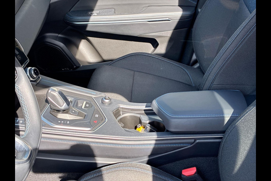 Lynk & Co 01 1.5 Plug in Hybrid 261pk | SkyRoof | 360° Camera | Climate Pack | Pilot Assist | Park Assist | Carplay Android auto Lynk & Co 01 1.5 Plug in Hybrid 261pk | SkyRoof | 360° Camera | Climate Pack | Pilot Assist | Park Assist | Carplay Android auto