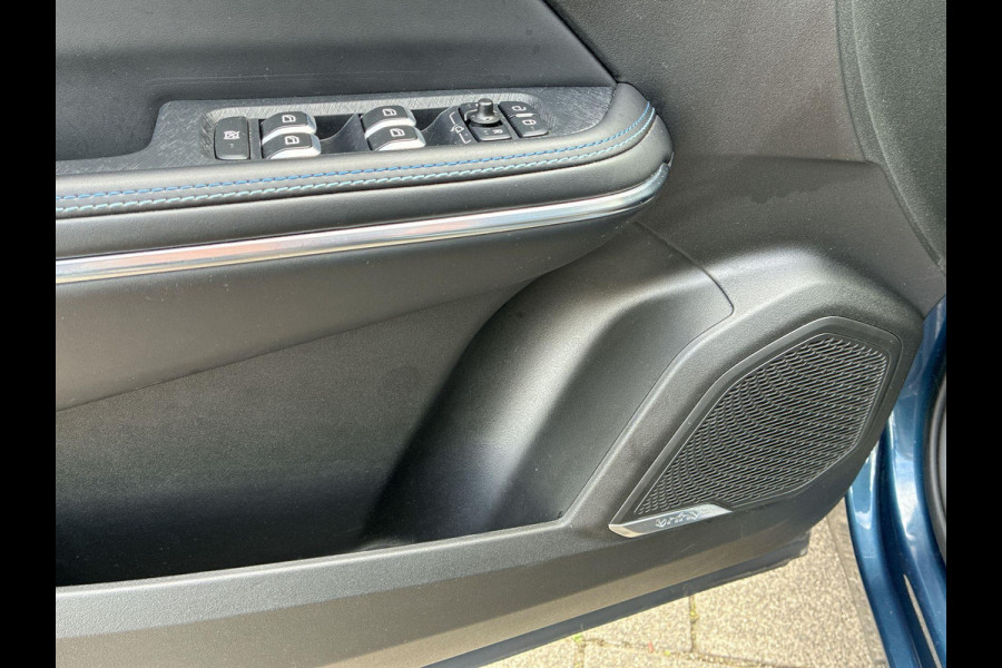 Lynk & Co 01 1.5 Plug in Hybrid 261pk | SkyRoof | 360° Camera | Climate Pack | Pilot Assist | Park Assist | Carplay Android auto Lynk & Co 01 1.5 Plug in Hybrid 261pk | SkyRoof | 360° Camera | Climate Pack | Pilot Assist | Park Assist | Carplay Android auto