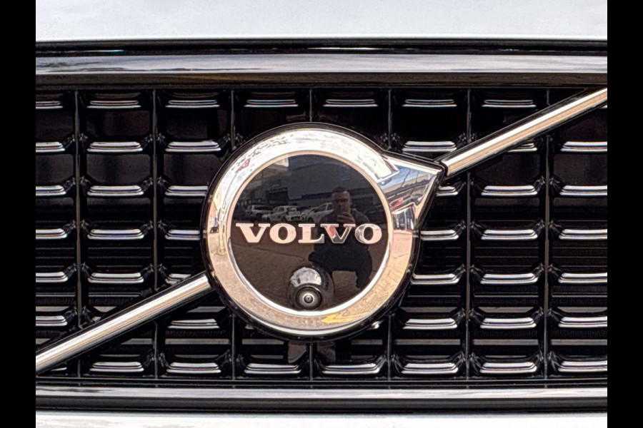 Volvo XC40 1.5 T4 Plug-in hybrid Plus Dark | Nieuwe auto | HK audio | 360° Camera | Trekhaak | Climate Pack | Pilot- Park Assist |