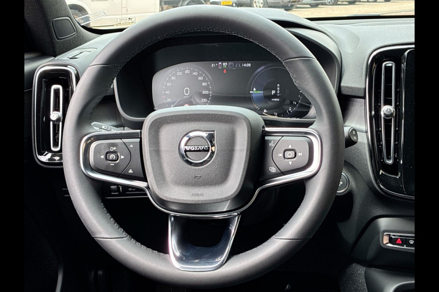Volvo XC40 1.5 T4 Plug-in hybrid Plus Dark | Nieuwe auto | HK audio | 360° Camera | Trekhaak | Climate Pack | Pilot- Park Assist |
