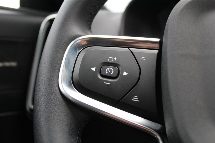 Volvo XC40 1.5 T4 Plug-in hybrid Plus Dark | Nieuwe auto | HK audio | 360° Camera | Trekhaak | Climate Pack | Pilot- Park Assist |